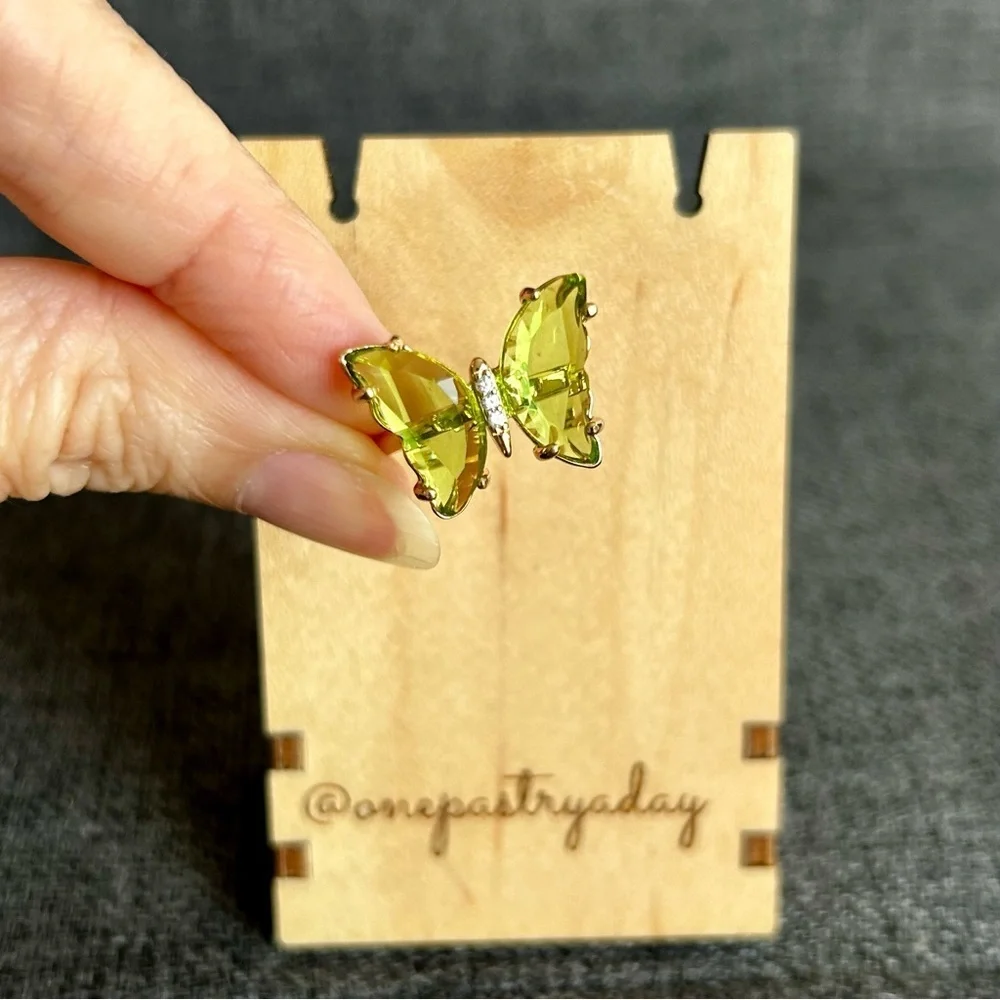Pretty LIGHT GREEN Butterfly Gemstone Fashion Ring, Gold, Adjustable